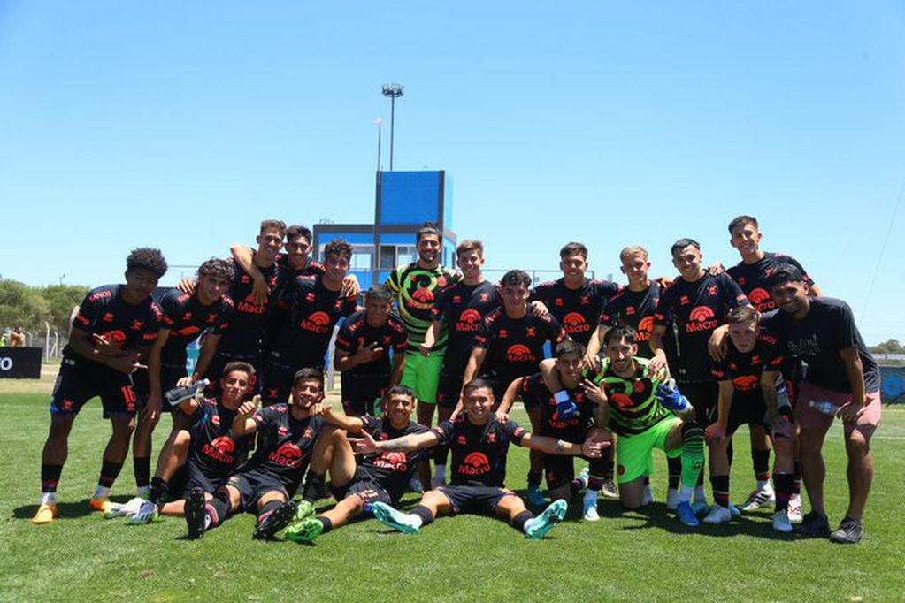 La reserva de Belgrano goleó a Racing y clasificó a cuartos de final junto con Talleres e Instituto. (Prensa Belgrano)