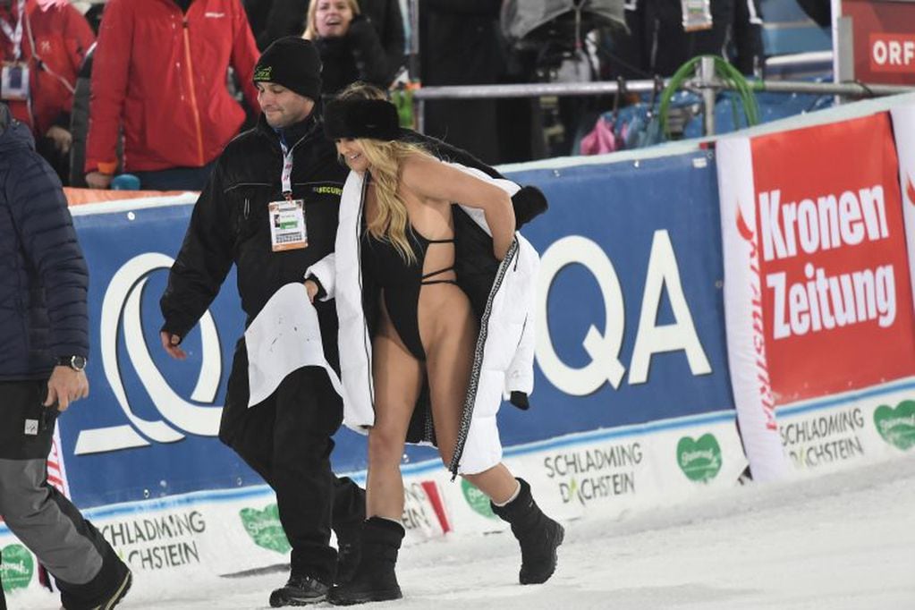 La actriz porno Kinsey Wolanski "homenajeó" a Kobe Bryant infiltrándose en el Mundial de Esquí (Foto: Christian Bruna/ EFE/EPA)