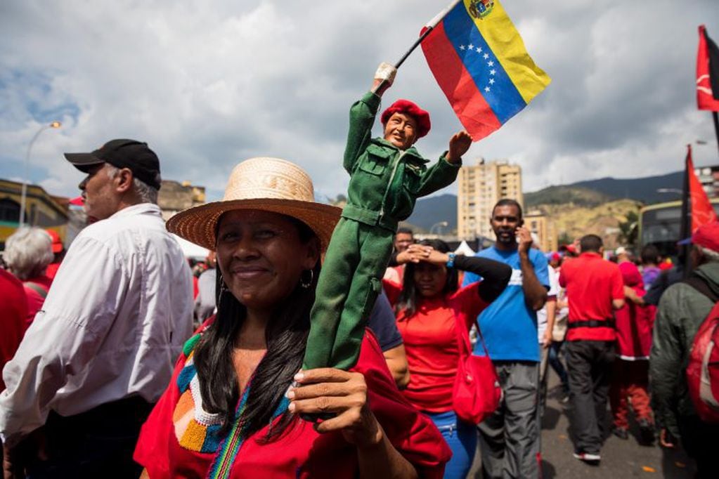 Simpatizantes de Maduro celebran su investidura en las calles de Caracas. Crédito: EFE/Miguel Gutiérrez.