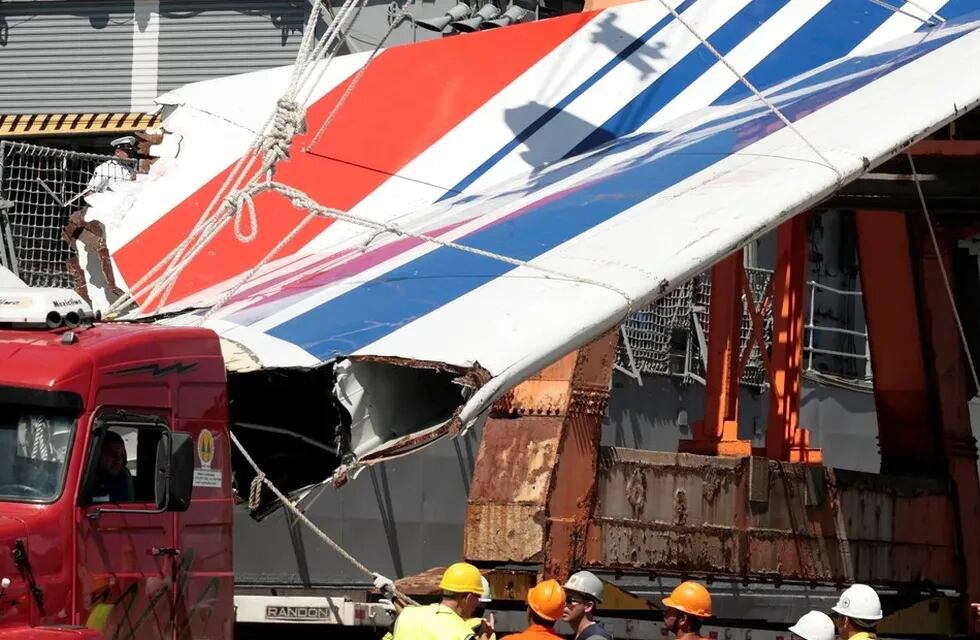 Restos del avión Airbus del vuelo AF447 de Air France que fueron recuperados del océano.