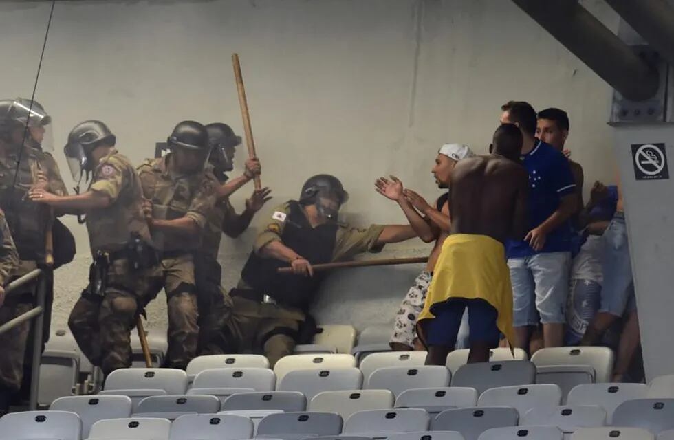 Brasil: descendió Cruzeiro y se produjeron graves incidentes\n (Foto: Douglas Magno/AFP)