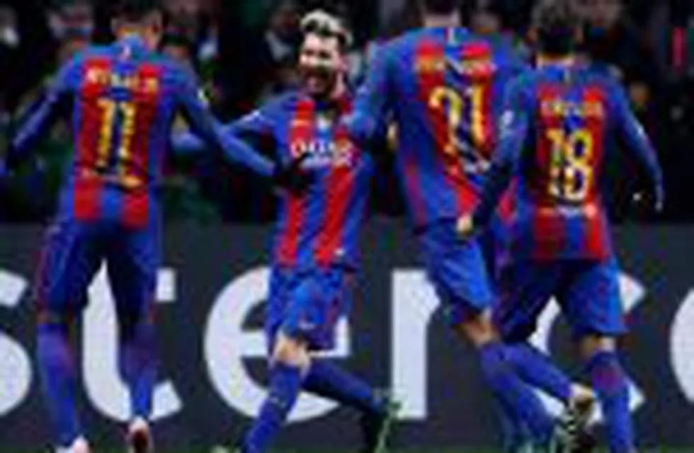 Britain Football Soccer - Celtic v FC Barcelona - UEFA Champions League Group Stage - Group C - Celtic Park, Glasgow, Scotland  - 23/11/16 Barcelona's Lionel Messi celebrates scoring their first goal with team mates Action Images via Reuters / Lee Smith Livepic EDITORIAL USE ONLY.