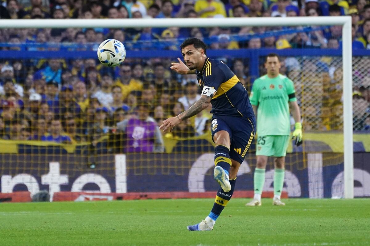 No se vio en TV: el picante gesto de Paredes contra Ubeda en el Boca - Racing thumbnail
