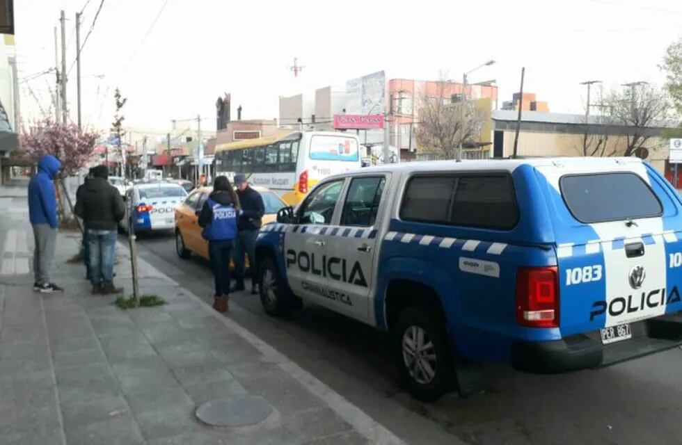 Los efectivos detuvieron al sospechoso en Lainez y Sarmiento. (Foto: Mauro Pérez)