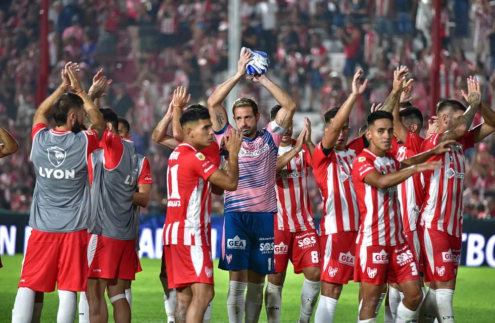 En la vuelta a primera division Instituto, el Loco Carranza firme como titular y capitán ( Ramiro Pereyra / La Voz).