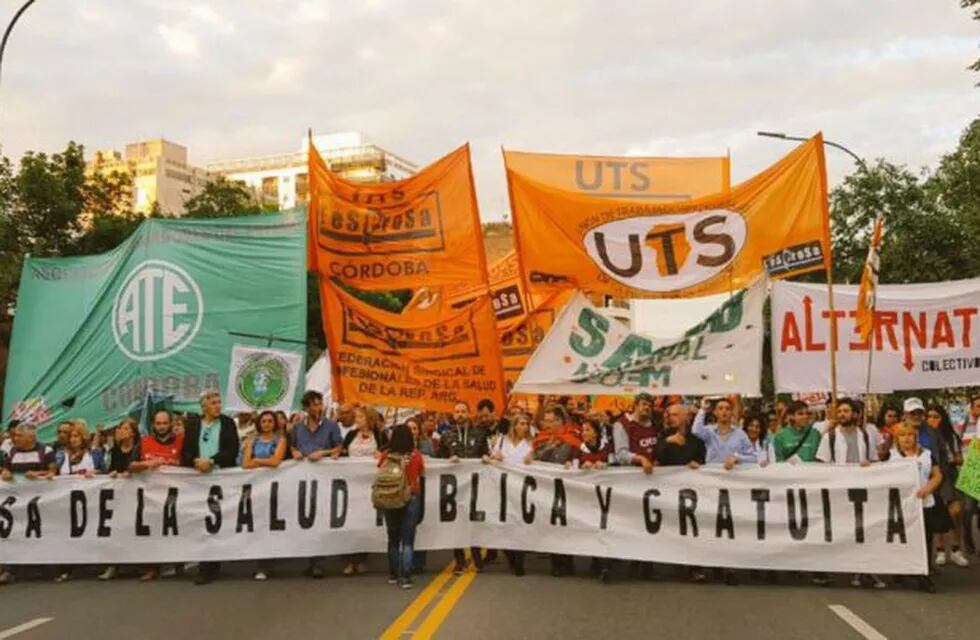 Marcharon por la defensa de la salud pública en Córdoba.