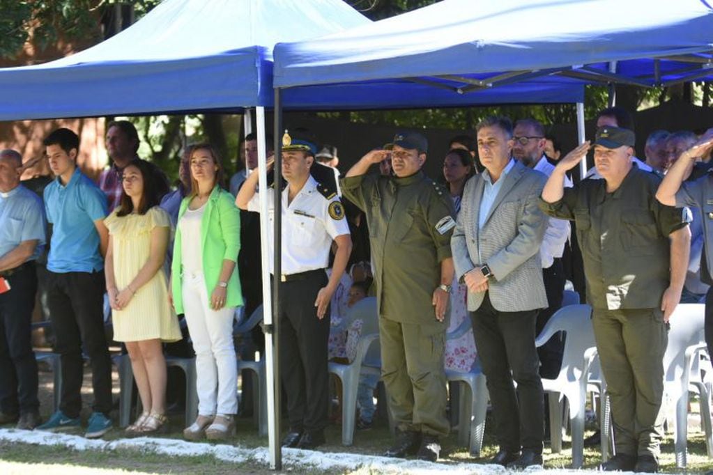 Luis Castellano y funcionarios de Gendarmería (Prensa Municipalidad de Rafaela)