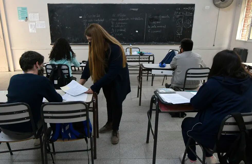 Desde la DGE informaron que convocará a las aulas a todos los docentes vacunados en la provincia. Orlando Pelichotti / Los Andes