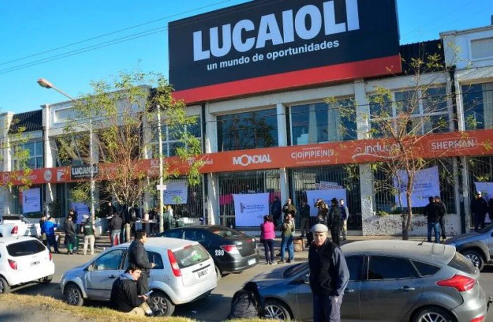 La firma Lucaioli y Saturno Hogar anunció su cierre definitivo en medio de la crisis económica que afronta Argentina.