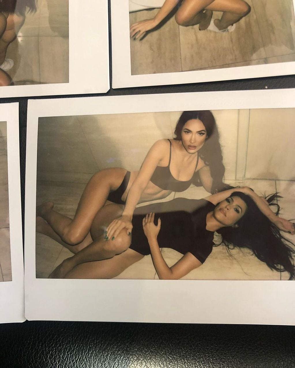 La osada producción de fotos de Megan Fox y Kourtney Kardashian.
