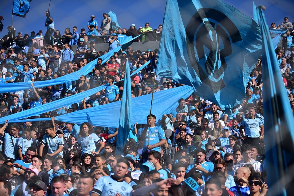 Unas 35 mil personas coparon el Gigante de Alberdi para presenciar el atractivo 1-1 entre Belgrano y Talleres. (Ramiro Pereyra / La Voz)