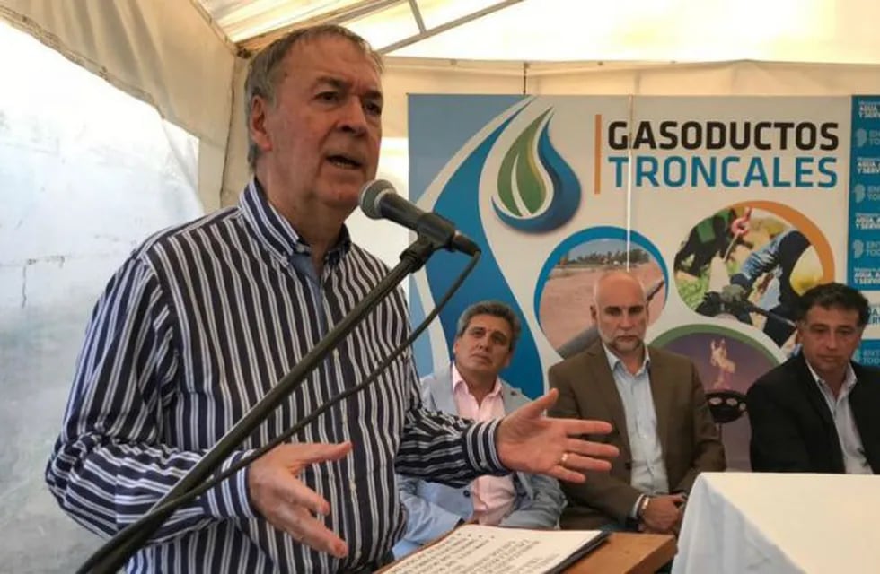 El gobernador Juan Schiaretti en la inauguración de los gasoductos en Traslasierra.