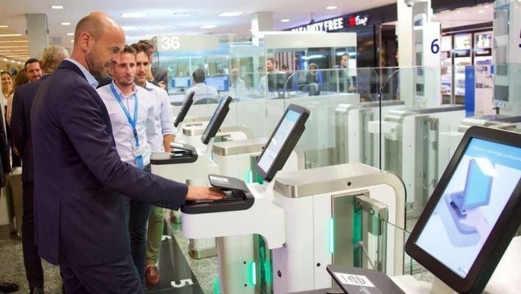 Las puertas biométricas ya funcionan en el aeropuerto de Ezeiza