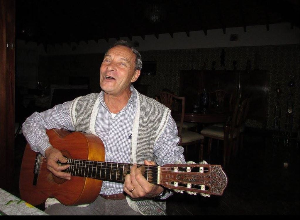 Pipío y su guitarra. Ex Tíos Bochincheros