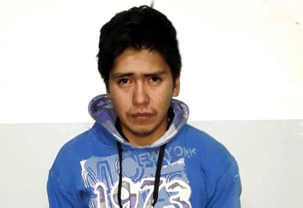 Luis Currumil de 21 años se entregó a la Policía como posible autor del femicidio.
