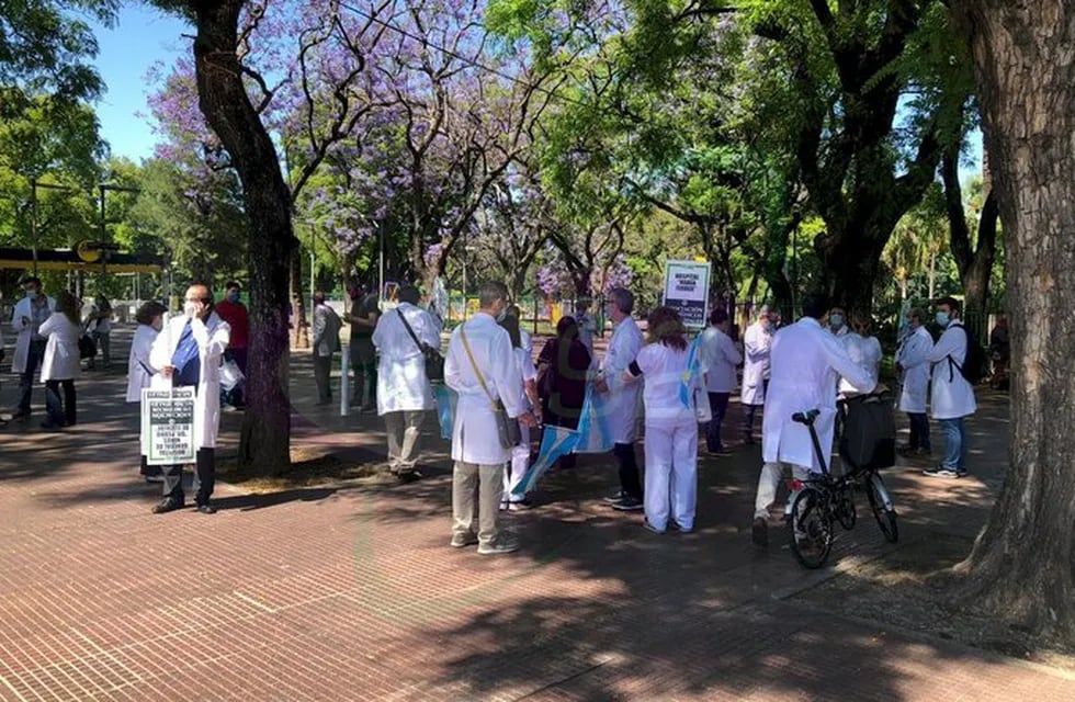 Enfermeros porteños se manifiestan este martes frente al ministerio de Salud.