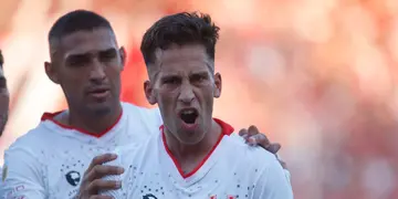 Nicolás Linares y su boca llena de gol para el empate de Instituto ante Independiente en Avellaneda