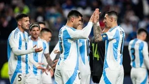 El festejo tras el primer gol de Argentina.