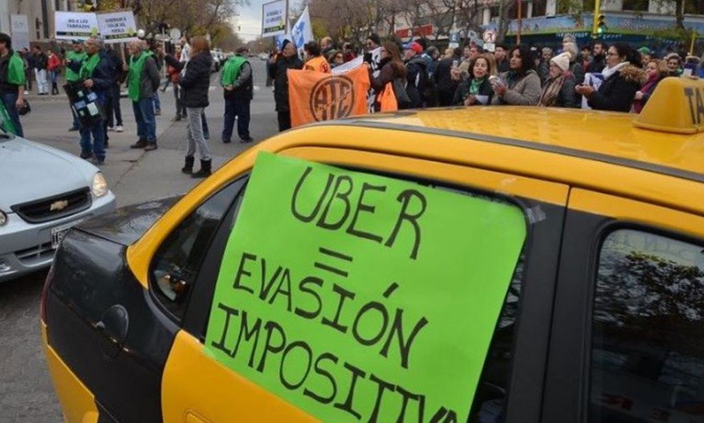 Taxistas mendocinas contra Uber, en el sur de la provincia.