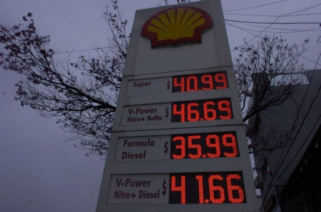 El litro de nafta premium se vende a casi 47 pesos en Corrientes. (Foto: El Litoral)