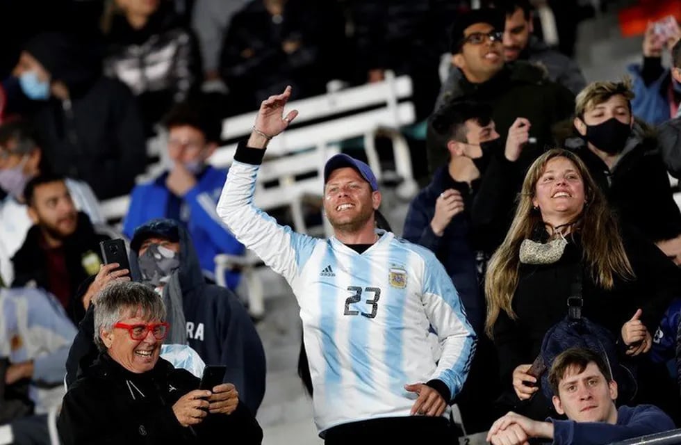 Los hinchas de la Selección Argentina ovacionaron a Diego Maradona.