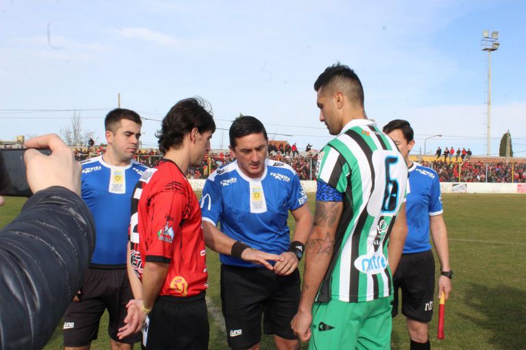 Ulises Fochesatto y Sergio Escudero, ternados para los premios Fútbol de Liga.