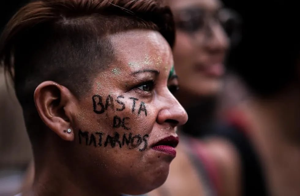 Imagen ilustrativa. Una mujer participa en Buenos Aires en una marcha en conmemoración del Día Internacional de la Mujer, el pasado 9 de marzo. EFE/Juan Ignacio Roncoroni