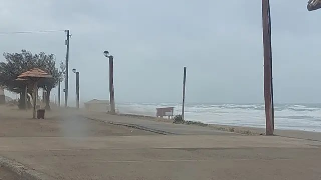 Continúa el alerta amarilla en Claromecó por los fuertes vientos