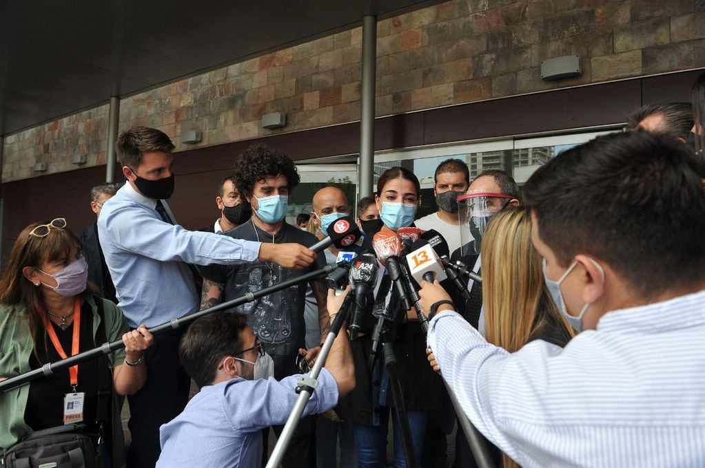Zulemita dialogó con los periodistas a la salida de la clínica Los Arcos.