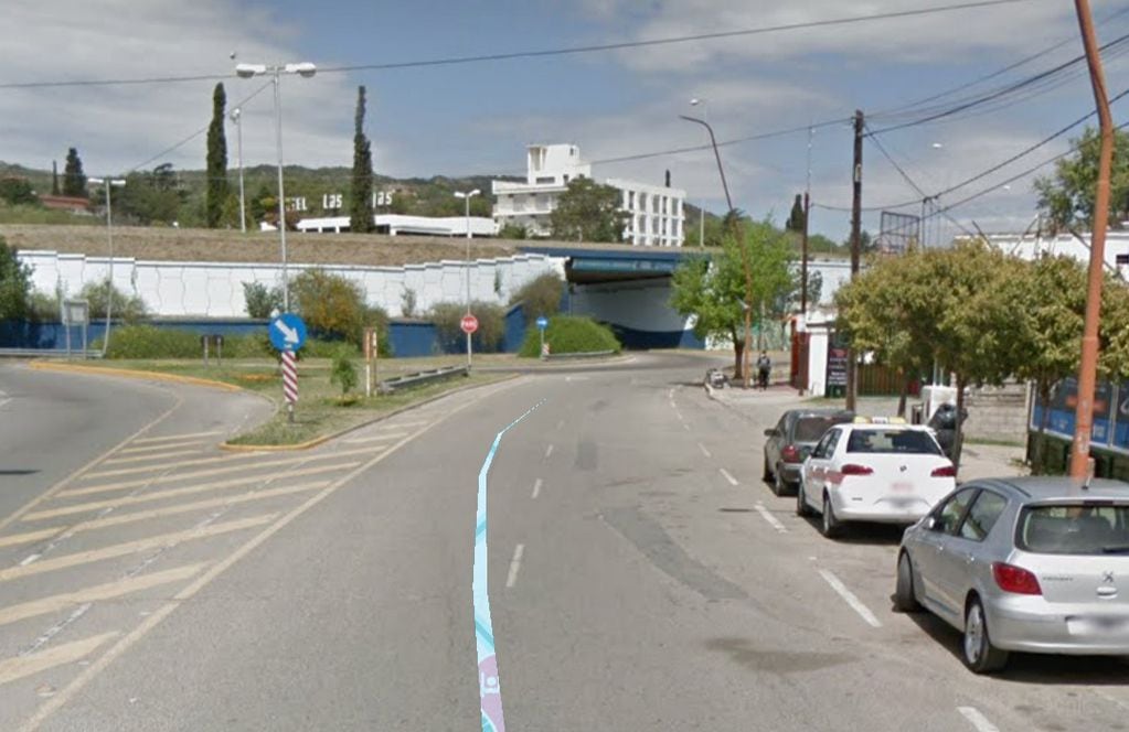 Avenida Bach N° 52, sitio en donde se registró el accidente fatal este domingo en Carlos Paz.
