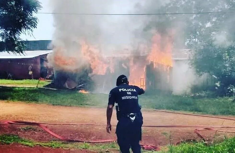 Incendio de un depósito de una carpintería en Leandro N. Além.