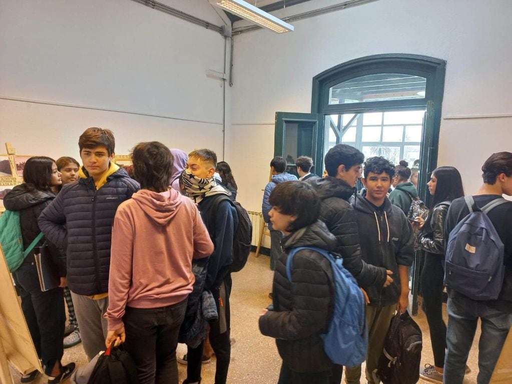 Alumnos de diferentes establecimientos educativos visitan el Centro Cultural La Estación de Tres Arroyos