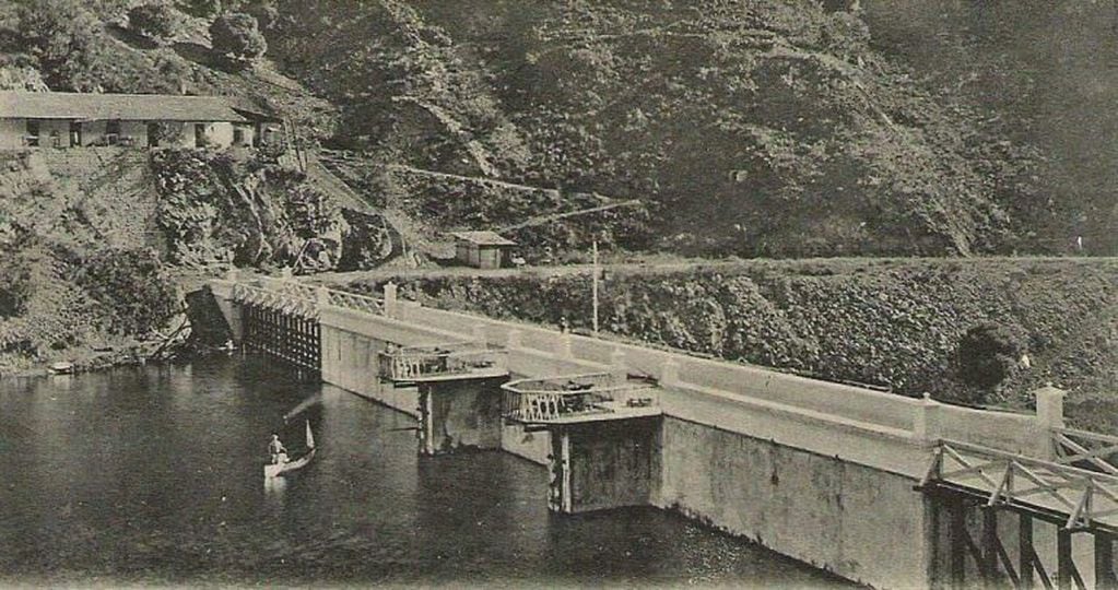 Otra de las imágenes, recuerdo de los primeros tiempos del dique San Roque. (Foto: colección de Sergio Oscar Tonarelli).