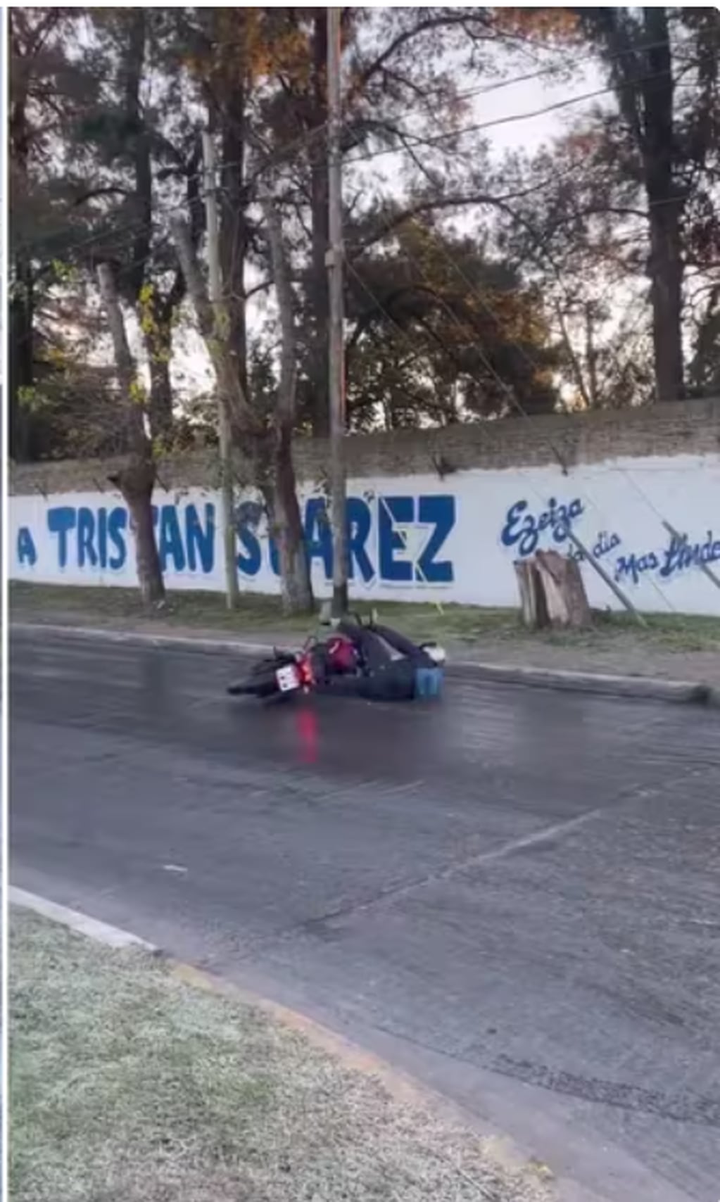 Insólito: se levanta a la madrugada para filmar accidentes de motos en su barrio