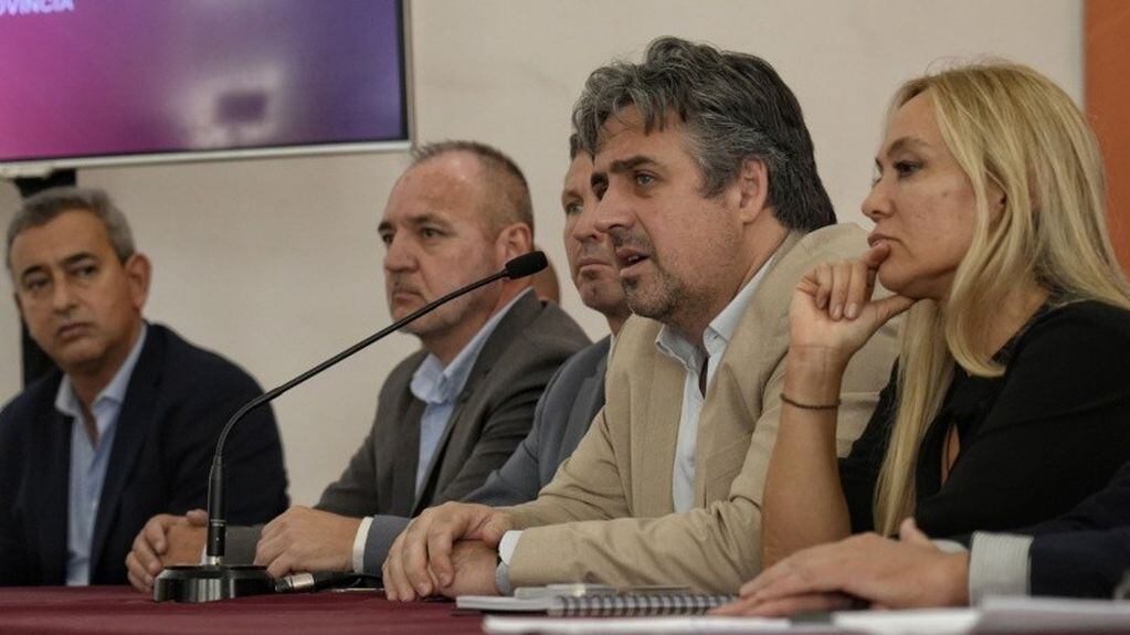 Con la presencia del intendente Pablo Javkin, fiscales y funcionarios brindaron una conferencia de prensa.