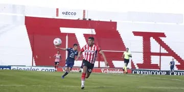 Damián Arce volvió a ser titular en Instituto contra Independiente Rivadavia, en Alta Córdoba