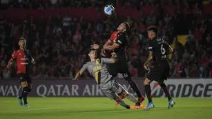 Colón de Santa Fe ante Peñarol