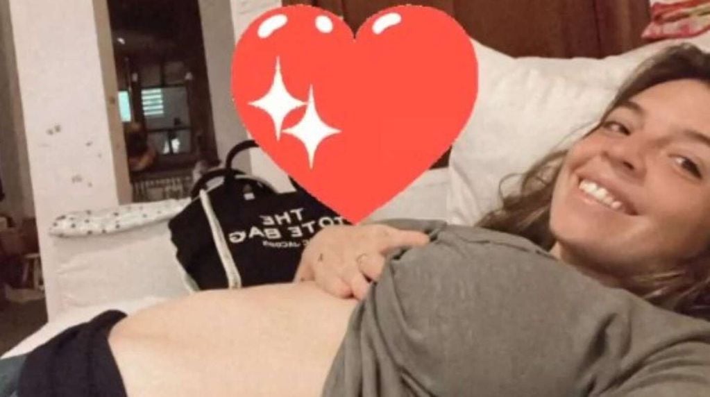 Dalma Maradona compartió una foto luciendo su embarazo por primera vez.