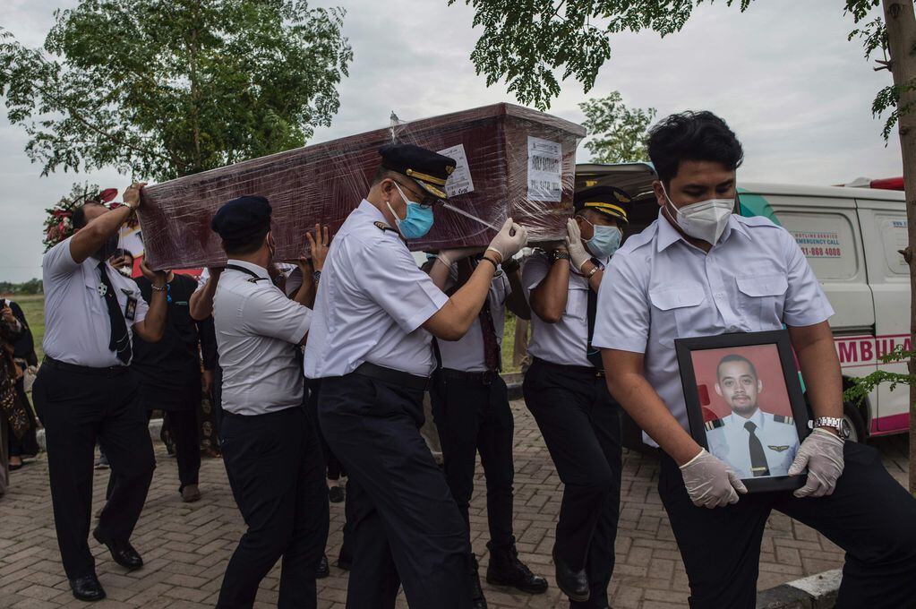 Al menos 42 muertos por el terremoto en Indonesia. (AFP)
