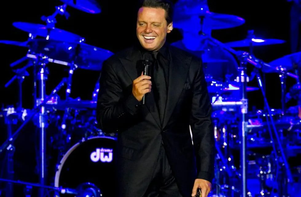 FILE - In this March 11, 2012 file photo, Mexican singer Luis Miguel performs during a concert in Rio de Janeiro, Brazil. Authorities say  Luis Miguel, whose full name is Luis Miguel Gallego Basteri, is in custody after he surrendered to U.S. marshals Tuesday, May 2, 2017, in a case involving a dispute with his former manager. (AP Photo/Felipe Dana, File)
