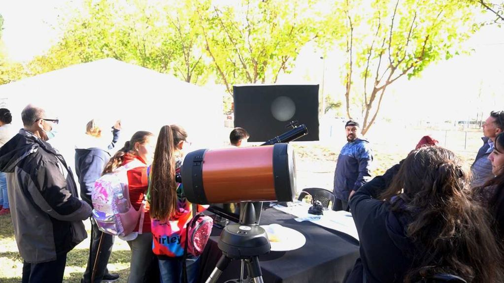 Curso de Astronomía con el telecopio municipal.