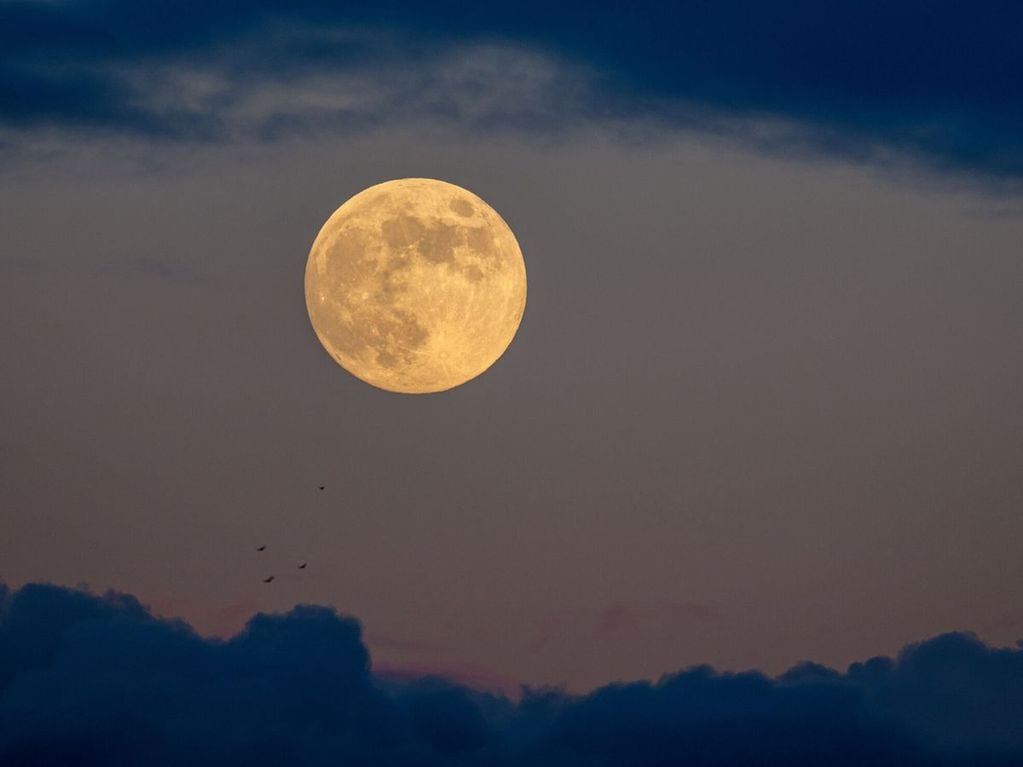 La fuerza de la luna llena ayuda en el ritual de reconciliación