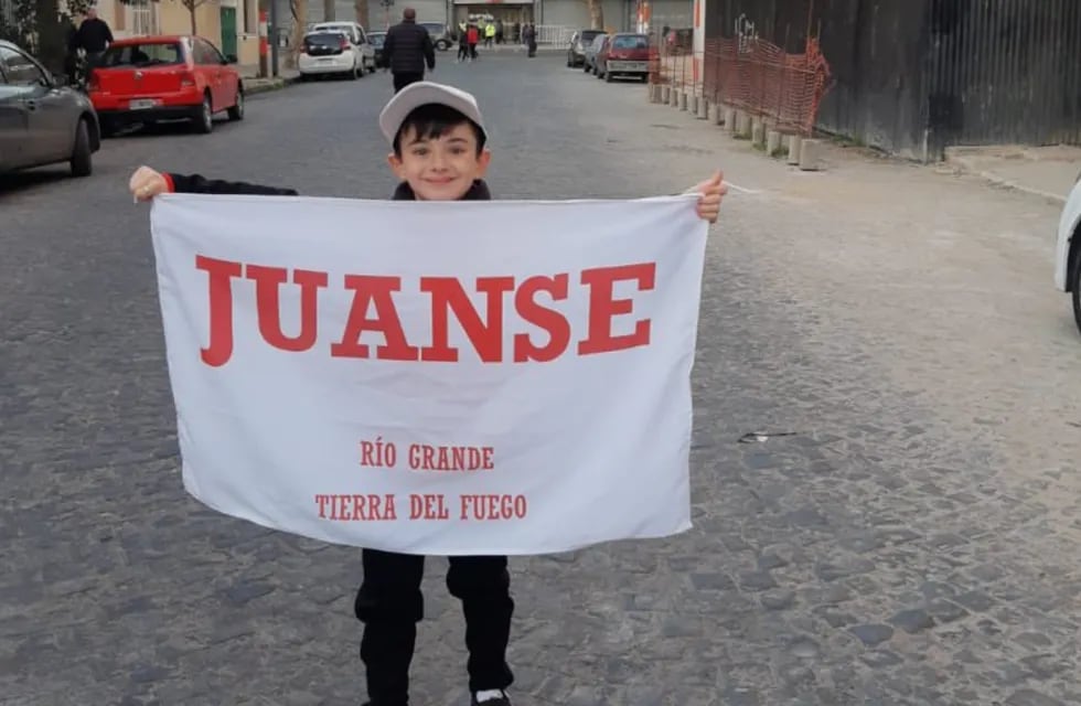 Juanse cumplió su sueño y fue a la cancha de Estudiantes de La Plata.