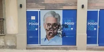 Vandalismo contra la sede de Claudio Poggi