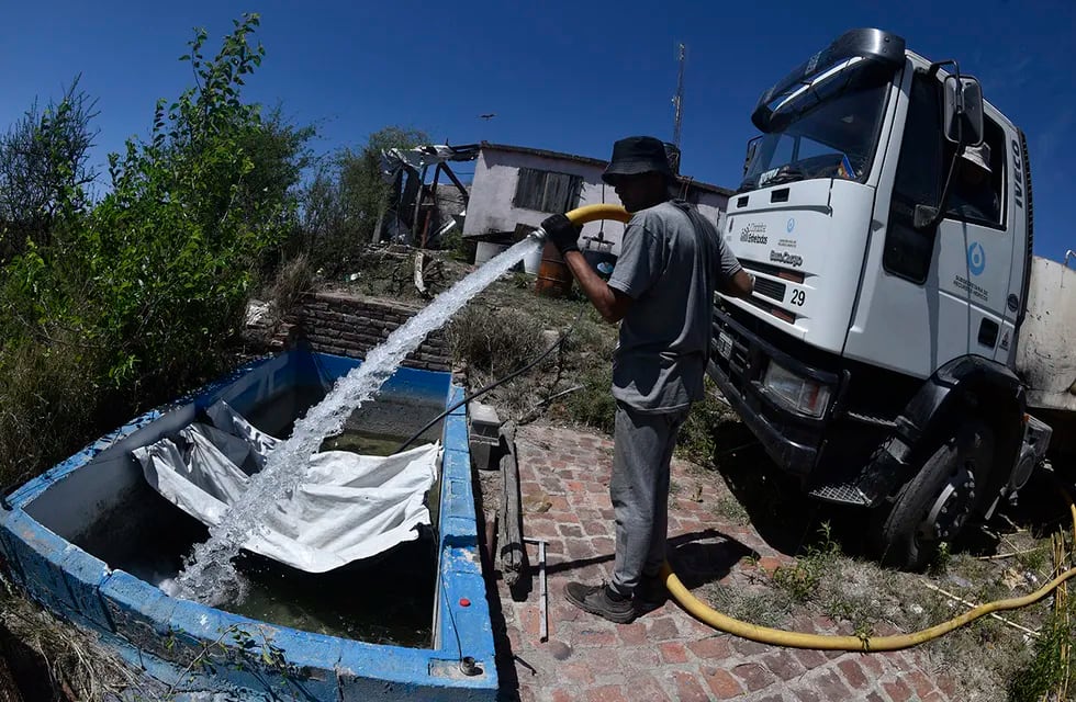 Camiones municipales proveerán de agua a las familias necesitadas (Ramiro Pereyra /La Voz)