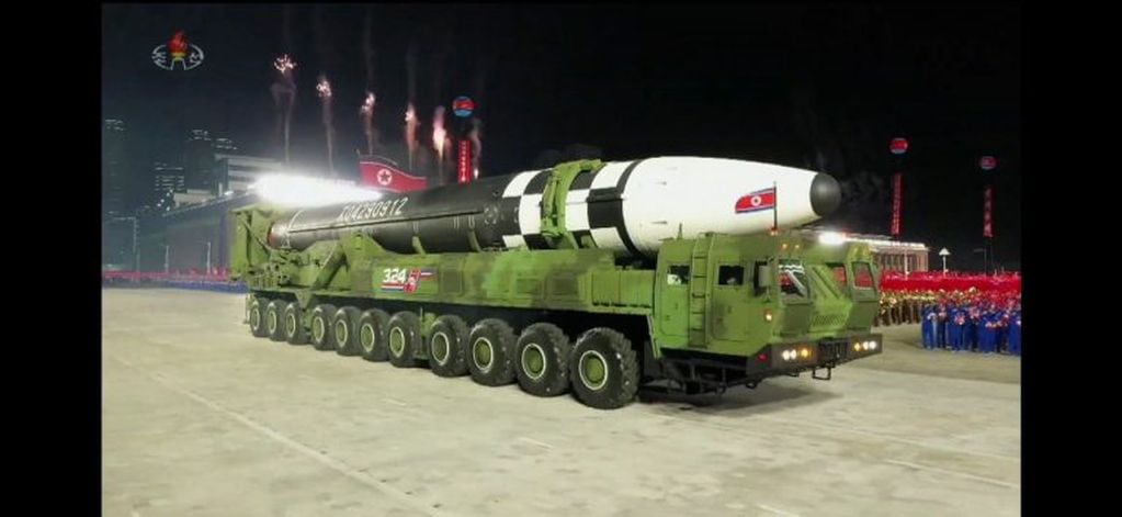 Corea del Norte exhibió un nuevo y mayor misil intercontinental (Foto: Twitter)