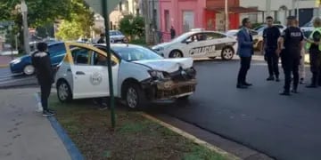 Aparatoso accidente vial en Posadas: un taxi y otro vehículo colisionaron ente sí