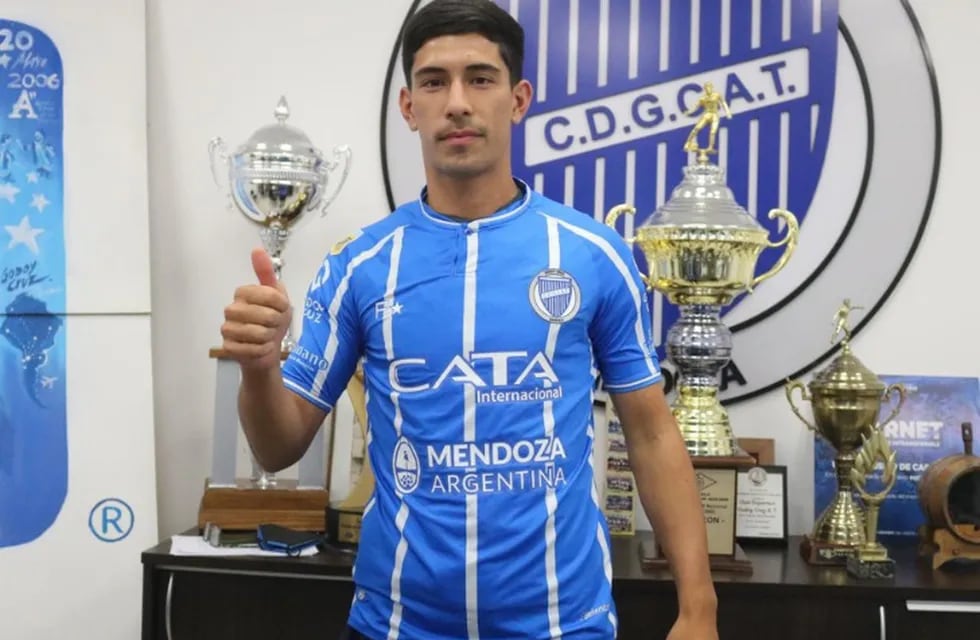 Salomón Rodríguez es nuevo jugador del Tomba, delantero proveniente del club Atlético Rentistas y firmó hasta hasta diciembre del 2026.