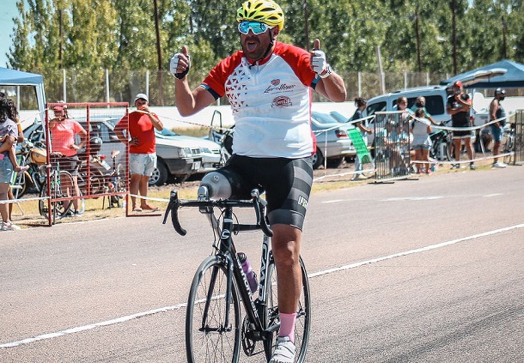 Federico Arrieta perdió una pierna y forma parte del equipo de ciclismo de la Municipalidad de Las Heras.