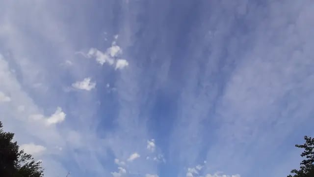 Cielo con leve nubosidad